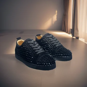 Moda Low Top Rosu Jos Pantofi Pentru Bărbați Rochie Brand De Lux Formatori De Conducere Ghimpat Bar Nituri De Piele De Căprioară Negru Din Piele